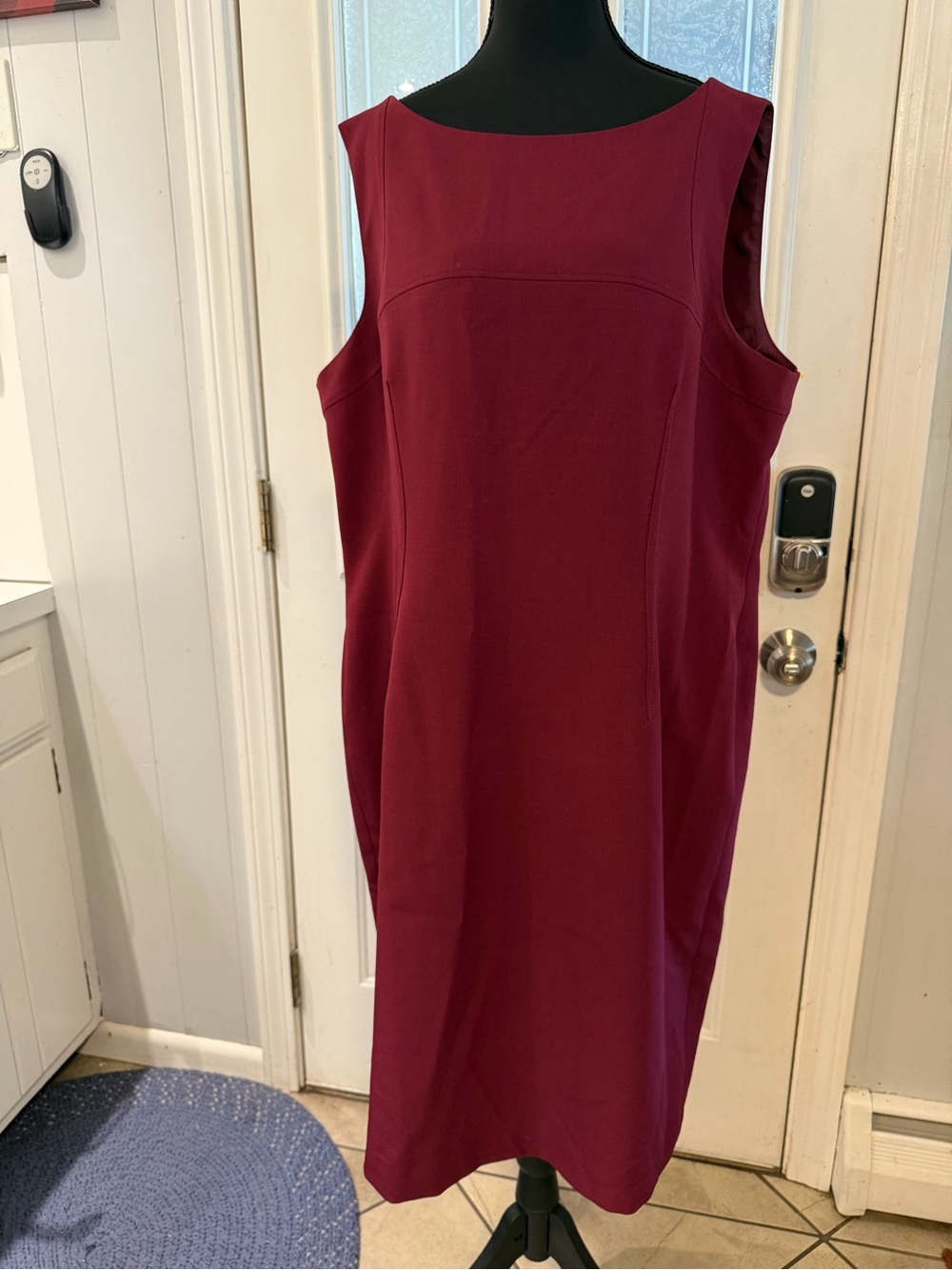 Kasper Sleeveless Midi Dress in Burgundy